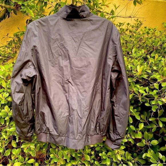 Van Heusen Black Men's Windbreaker. Size Large. EUC! - Picture 2 of 4